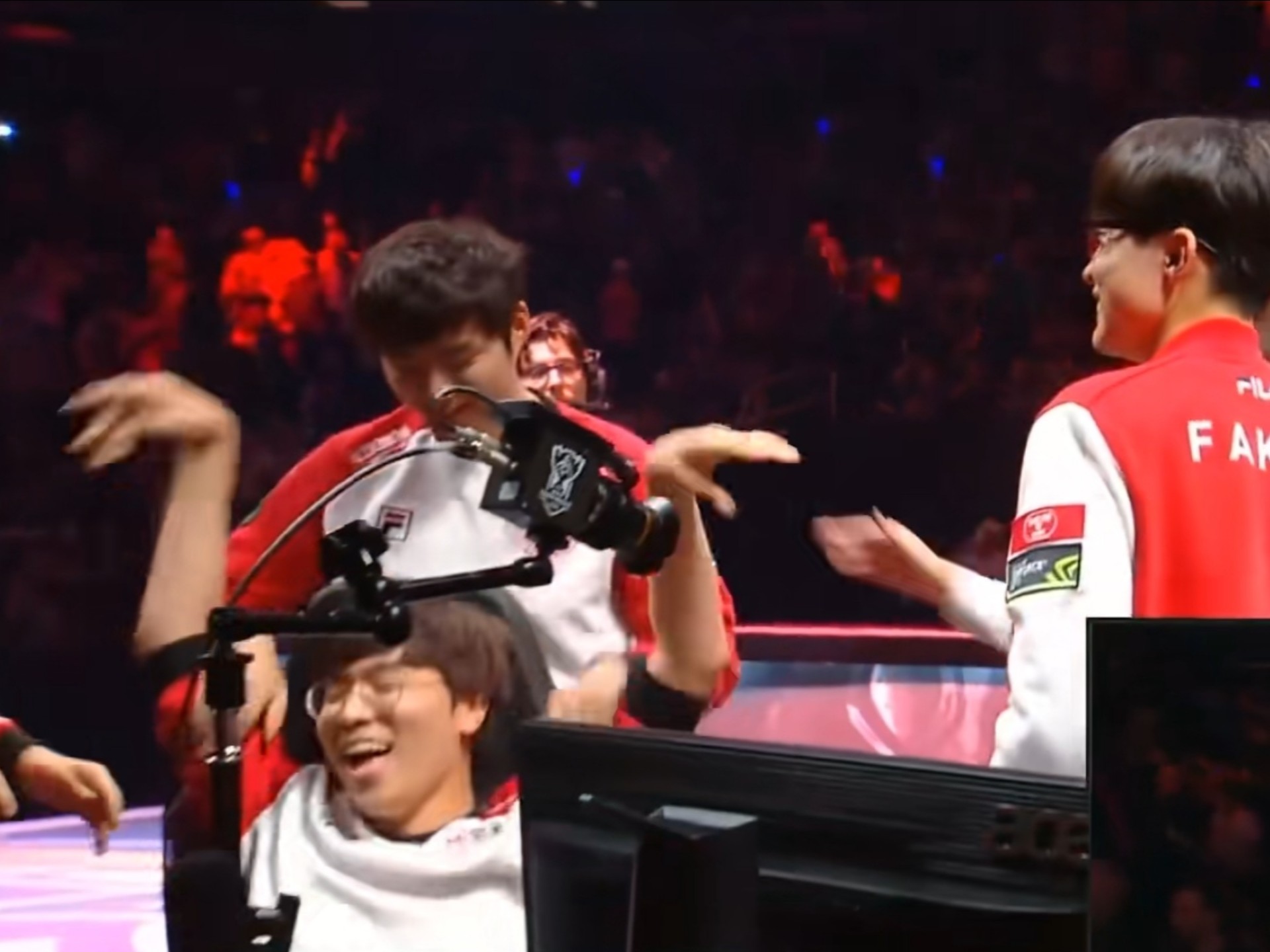 开云APP-TES力克IG，Faker极限生还后反打强强对话2025世界赛，点燃全场激情