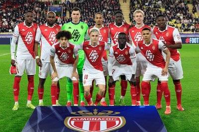 斯图加特客场惨败,球队士气低迷难以扭转局面,振奋人心 斯图加特客场惨败,球队士气低迷难以扭转局面,振奋人心