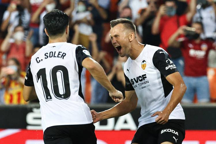 瓦伦西亚后防神勇,球队险胜对手!,势不可挡 瓦伦西亚后防神勇,球队险胜对手!,势不可挡